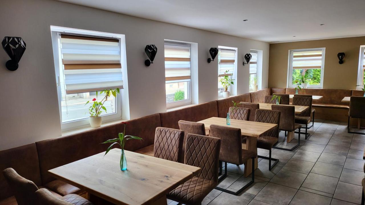 Zum Obstler - Gaststaette Und Pension Gera Exterior foto